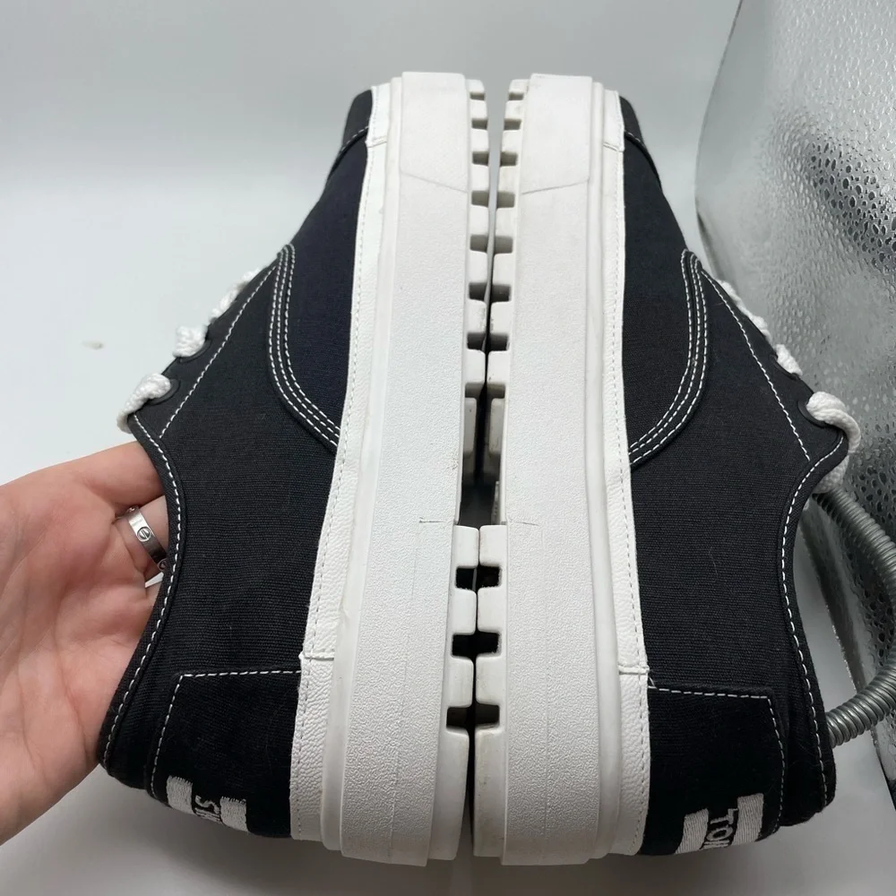 Toms Cordones Lugs black platform sneakers size 9.5
